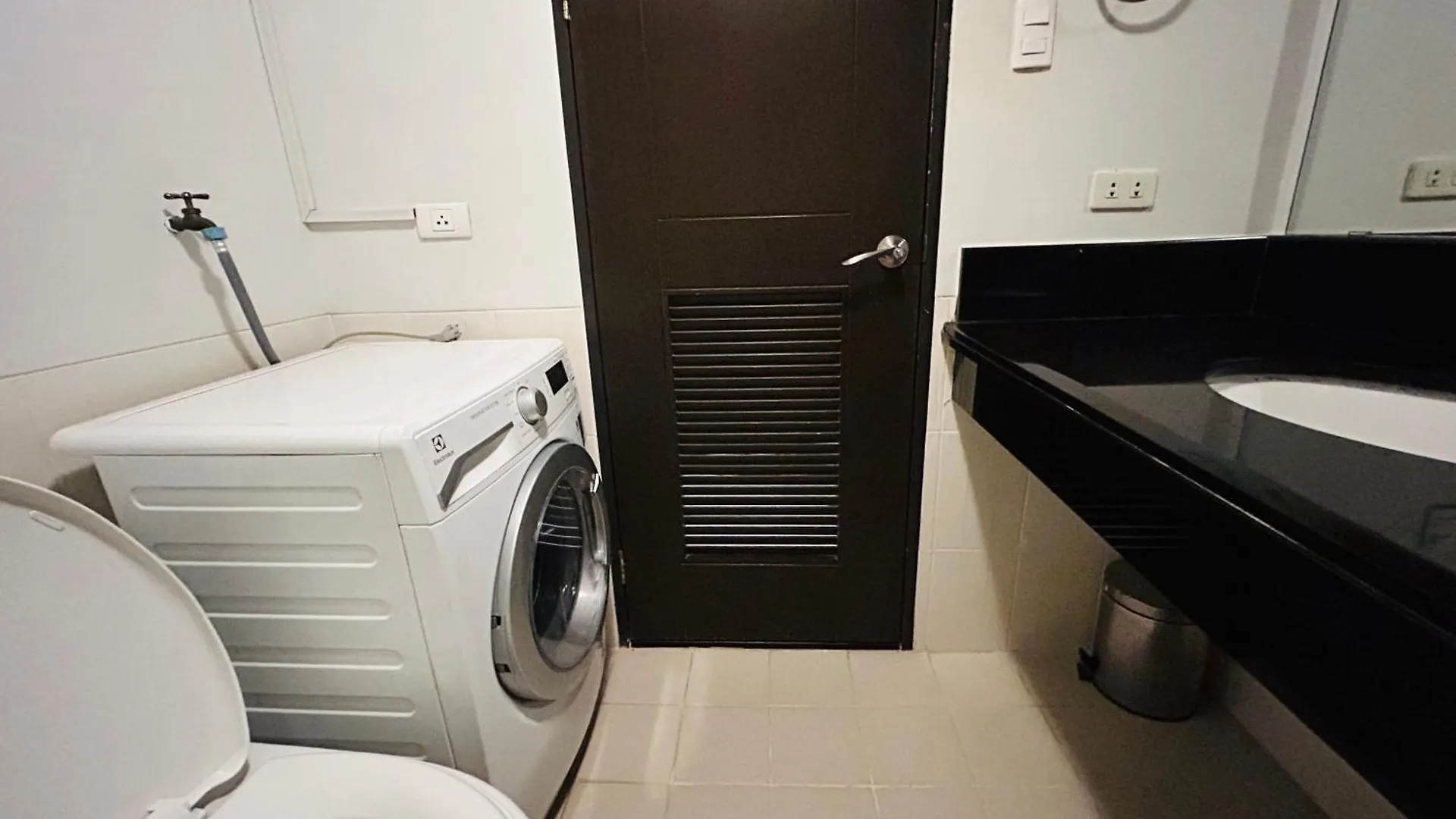 The Mindful Home - 2Br Cozy Condo Near Naia Paranaque City Aparthotel