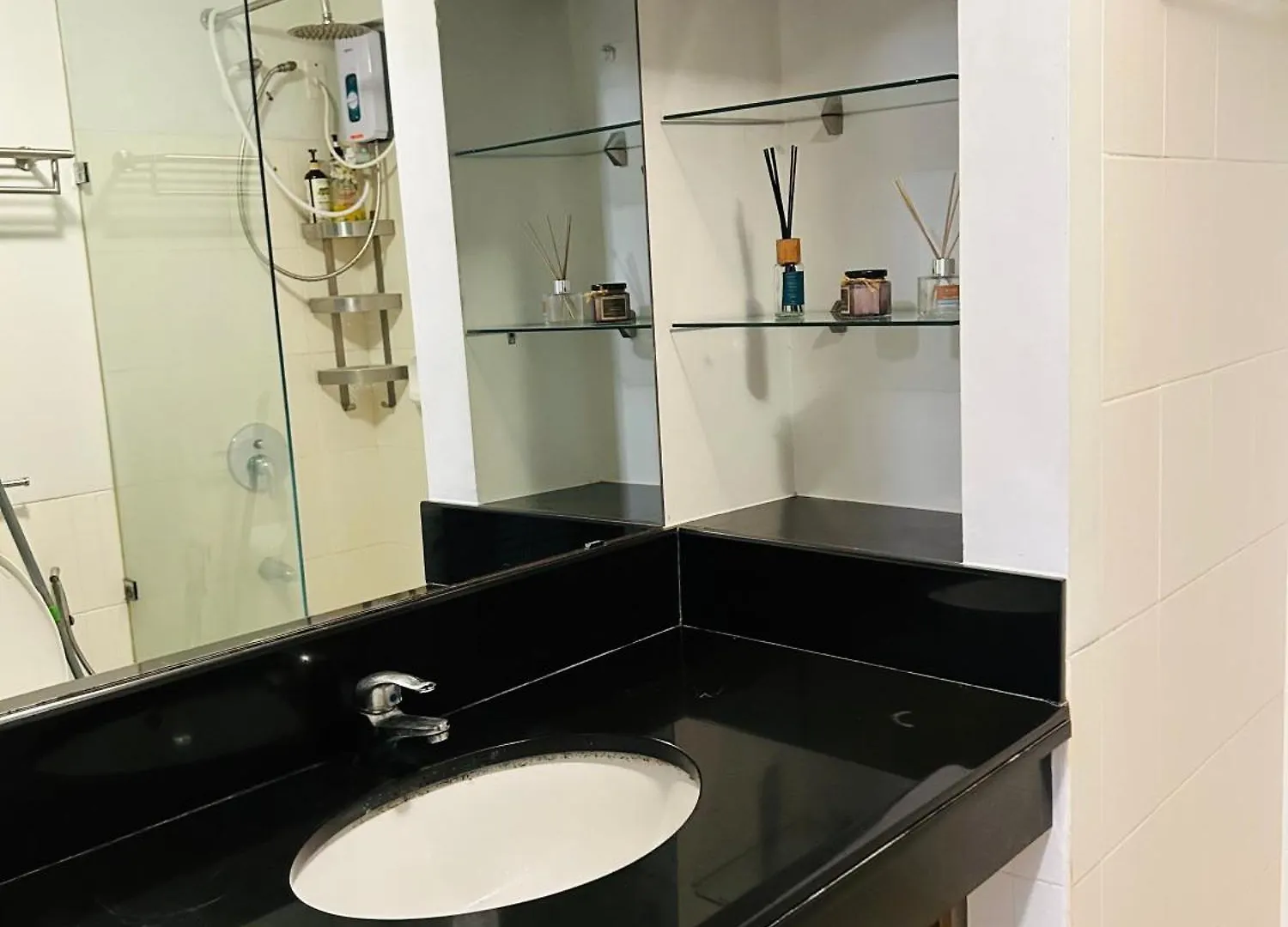 Aparthotel The Mindful Home - 2Br Cozy Condo Near Naia Paranaque City
